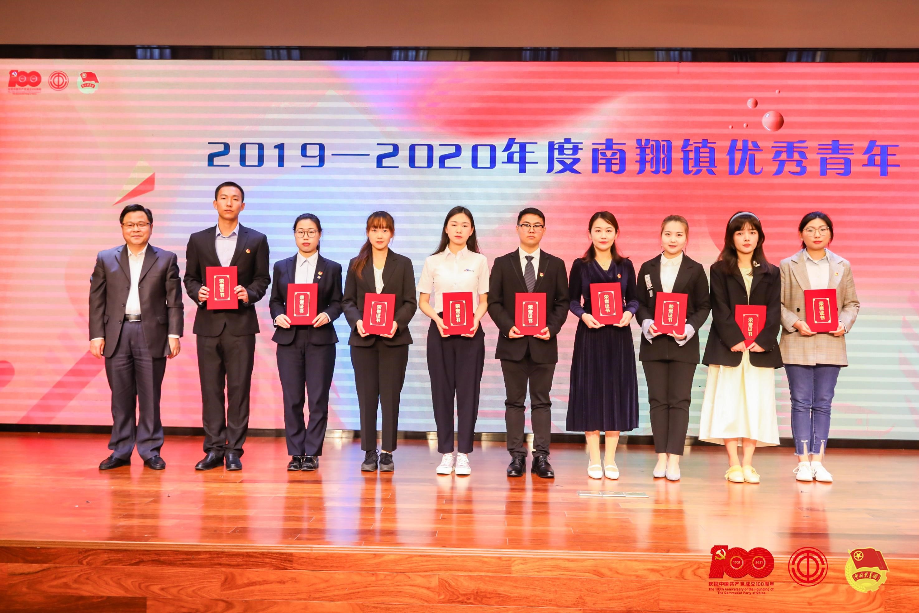 揚奮斗者精神 向勞動者致敬(圖1) 揚奮斗者精神 向勞動者致敬(圖1)